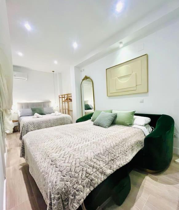 Ferienwohnung New Luxurious Studio With Patio/Center Málaga Exterior foto